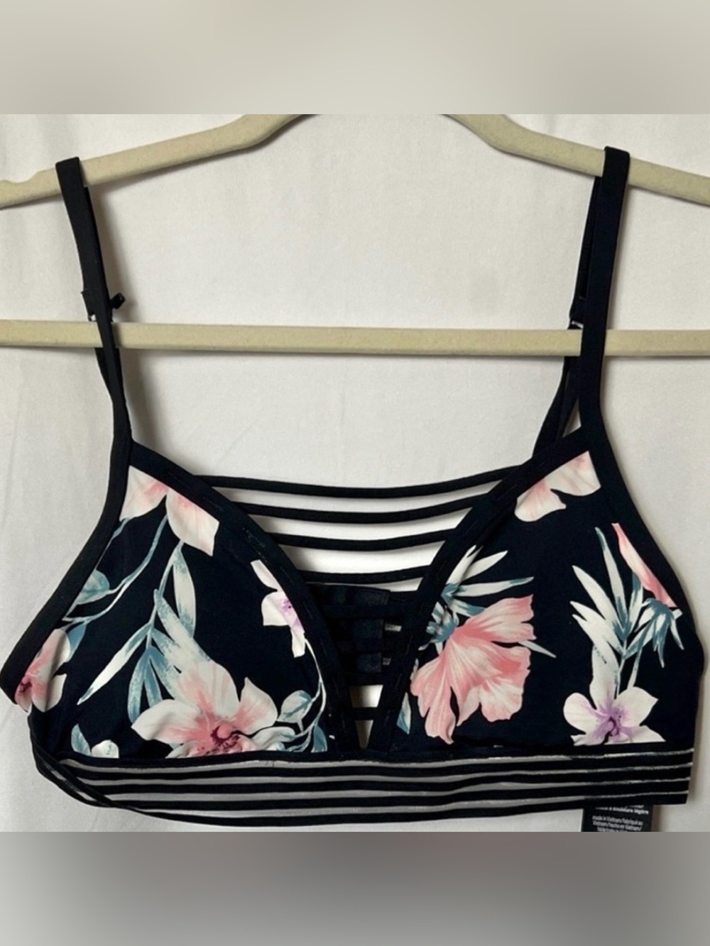 PINK Victoria's Secret Ultimate Floral Black Strappy Bralette Size Medium